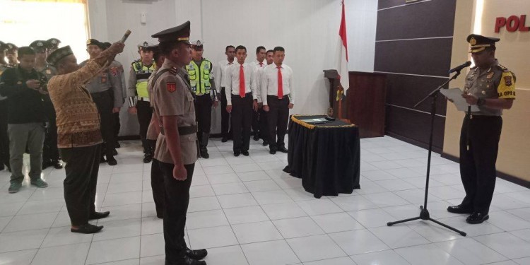 Kapolres Belu Pimpin Upacara Serah Terima Jabatan Kasat Res Narkoba