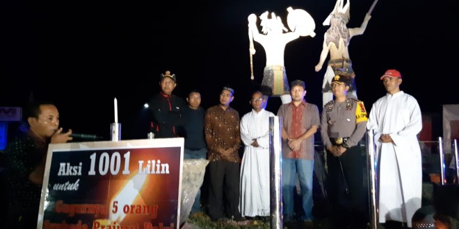 Aksi Simbolis 1001 Lilin Masyarakat Manggarai Barat Mengenang Gugurnya Personil Polri Dan Korban Meninggal Dunia Akibat Aksi Terorisme