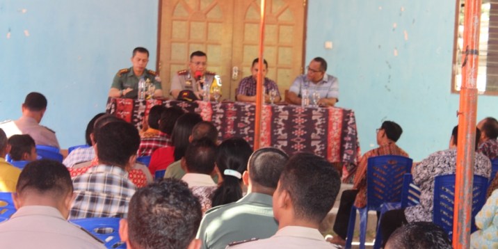 Kapolres Sumba Timur dan Dandim 1601 Sumba Timur Gelar Dialog Bersama Jemaat Gereja Katholik Kristus Sang Penebus Wara