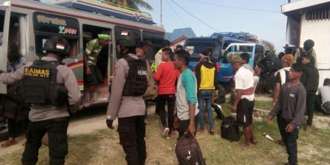 Antisipasi Jalur Laut, Tim Gabungan Bersenjata Lengkap Melaksanakan K2YD di Pelabuhan Waikelo