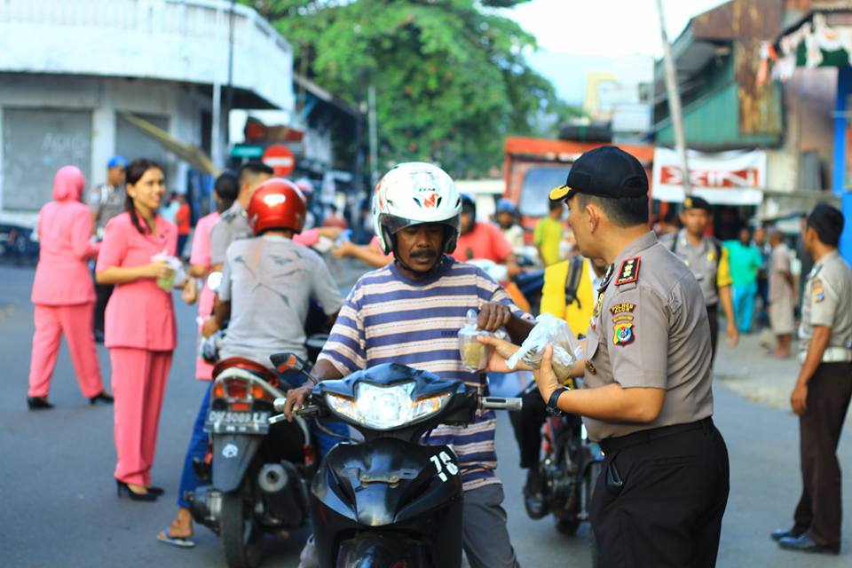 Takjil On The Road Polres Alor