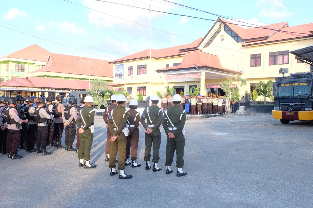 Kapolres Kupang Kota Pimpin Apel Kesiapan Pengamanan Malam Takbiran dan Kesiapan Pengamanan Sholat Id