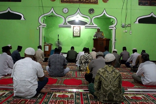 Kapolres Flotim Safari Ramadhan ke Masjid Al- Hudah Kec. Solor Timur