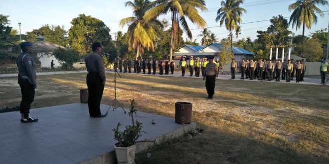 Pimpin Apel Gabungan TNI Polri, Kapolres : TNI Polri Bersinergi dan Siap Mengamankan Kegiatan Malam Takbiran dan Sholad Id di Kabupaten Sumba Timur