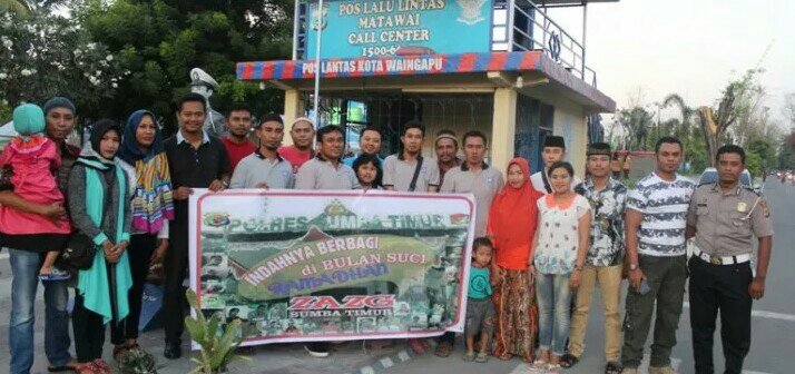 Isi Kegiatan Positif di Bulan Ramadhan, Komunitas ZAZg Sumba Timur Bagi-bagi Takjil Gratis