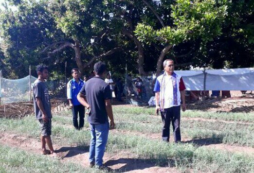 Anggota Polsek Adonara Timur Berikan Pengamanan Kampanye Cagub NTT dari Paket Harmoni