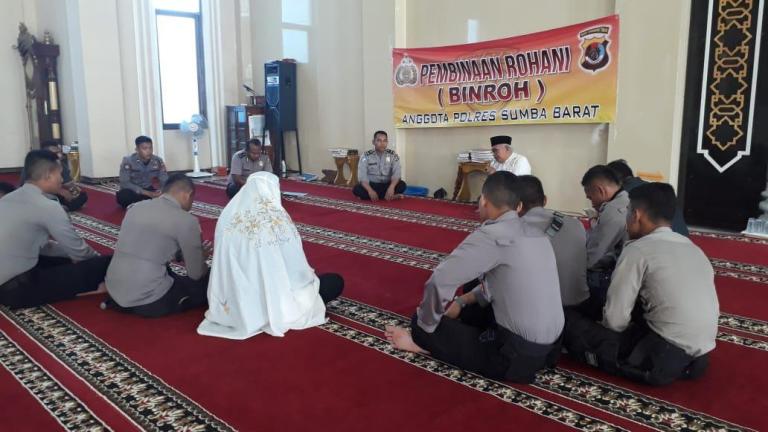 Pembinaan Rohani dan Mental Bagi Anggota Polres Sumba Barat