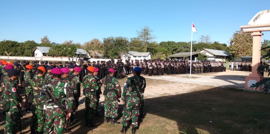 Kapolres Sumba Barat Pimpin Langsung Apel Pengecekan Kesiapan Pasukan Pengamanan Rapat Pleno KPUD SBD