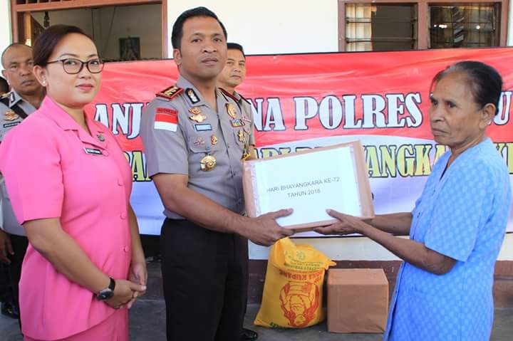 Tali Kasih di Hari Bhayangkara, Kapolres Belu Kunjungi Panti Asuhan Hingga Anggota Yang Sakit Menahun