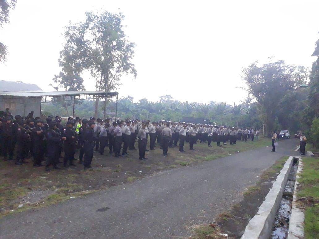 Personil Gabungan Melaksanakan Apel Persiapan Pengamanan Rapat Pleno KPUD Ende Pilkada Serentak 2018