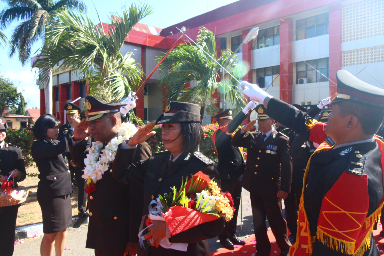 Kapolda NTT Lepas 18 Purnawirawan dan 2 ASN Polri