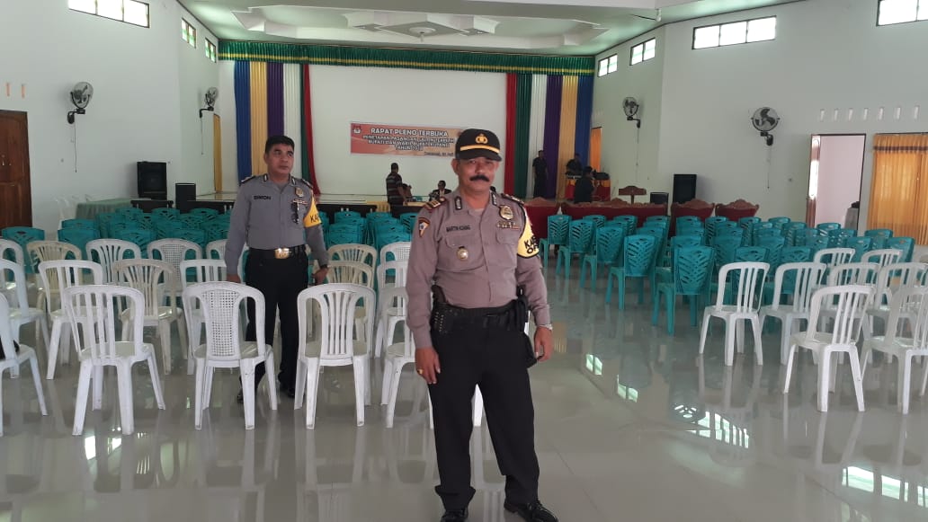 Personil Polres Kupang amankan rapat Pleno terbuka Kabupaten Kupang