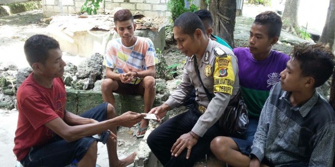 Bhabinkamtibmas Kel. Oebufu Himbau Untuk Membuat SIM