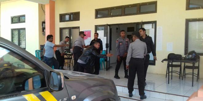 Kapolsek Loura Memimpin Giat Patroli di Kantor KPUD Sumba Barat Daya