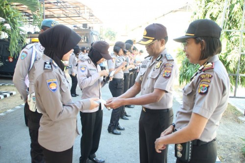 Jelang Hari Jadinya Ke 70, Seluruh Polwan Polres Belu Diperiksa Penampilan dan Identitas Diri