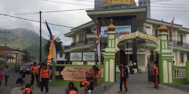 JELANG HUT POLWAN KE-70, INI YANG DILAKUKAN PULUHAN POLWAN DI TEMPAT IBADAH