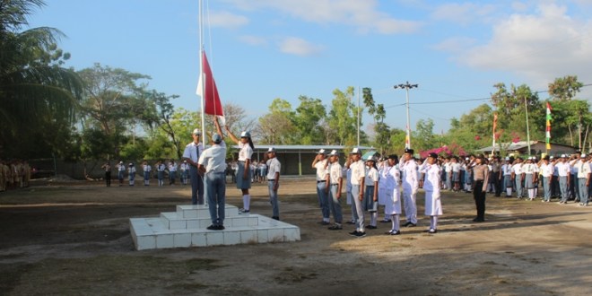 Jelang HUT Polwan ke 70, Polwan Polres Sumba Timur Gelar Upacara Di SMAN 1 Hahar dan Sampaikan Bahaya Narkoba Serta Perilaku Bullying di Sekolah