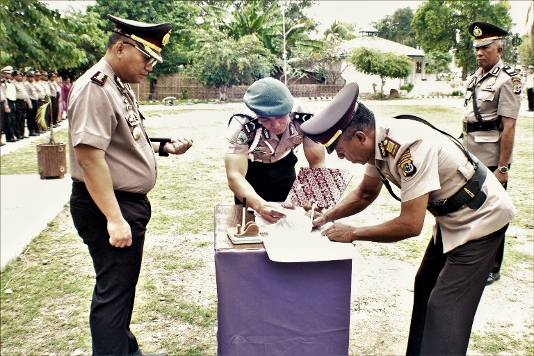 Jabatan Kabag Ren, Kabag Sumda dan Kapolsek Waingapu Kota Diserahterimakan, Ini Pesan Kapolres Sumba Timur Kepada Pejabat Lama dan Baru