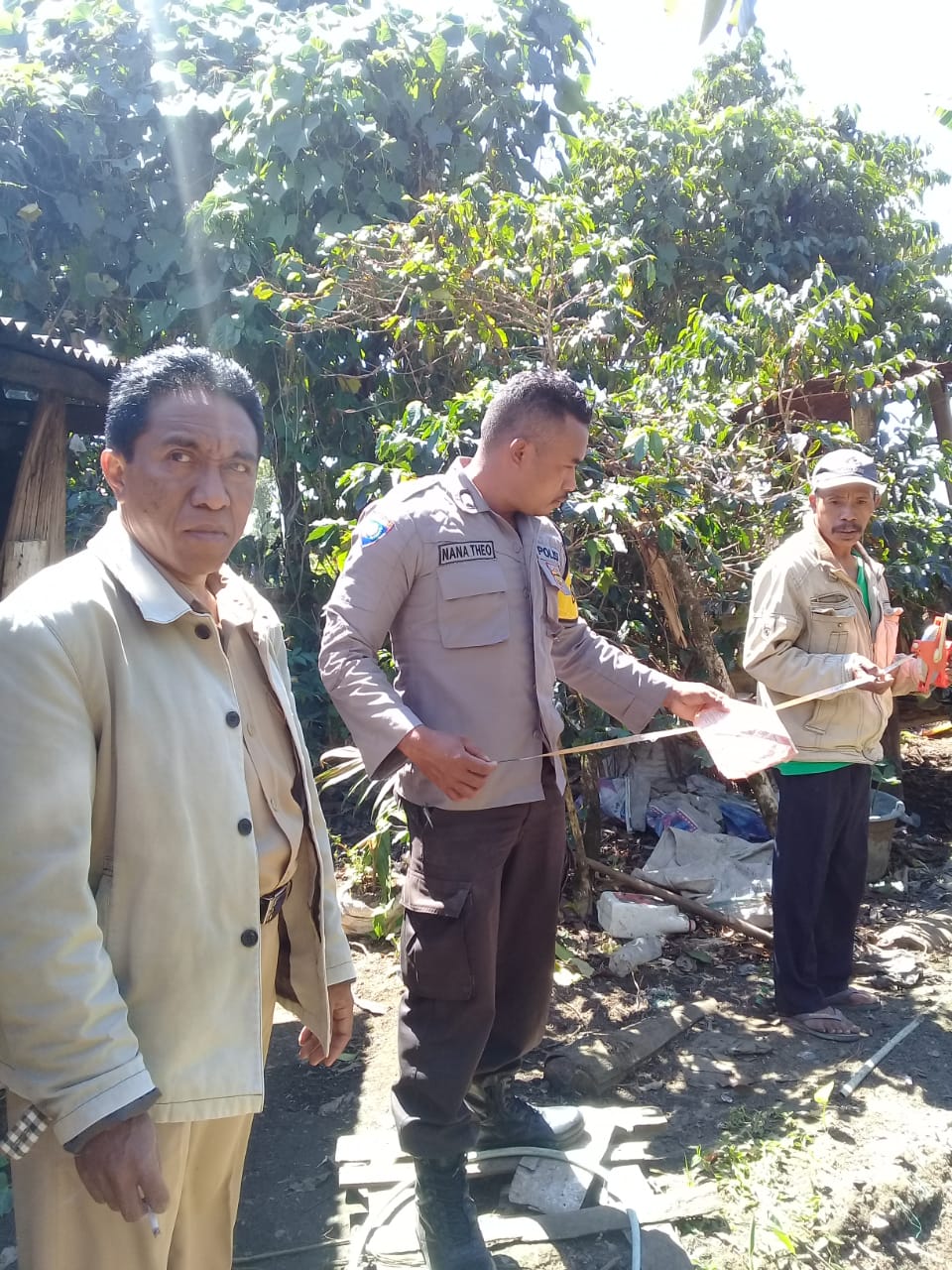 Bhabinkammtibmas Kel.Waso, Polres Manggarai Dampingi Lurah selesaikan Permasalahan Tanah