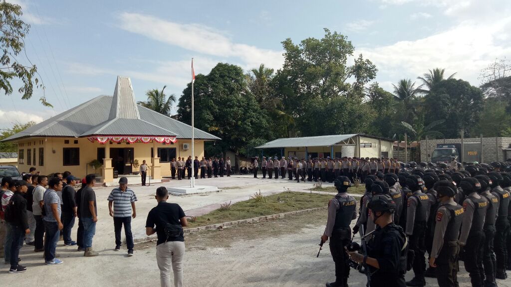 Peleton Dalmas Ditsabhara amankan pembacaan hasil sidang MK Kabupaten Sumba Barat Daya