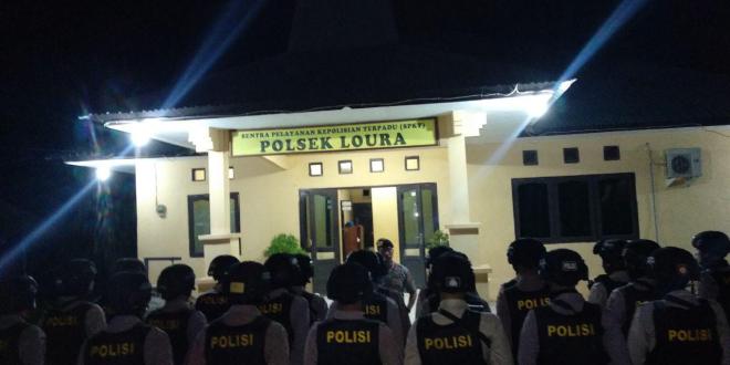 Personil Polsek Loura dan Dalmas Polda NTT Patroli Malam Beri Pesan Kamtibmas