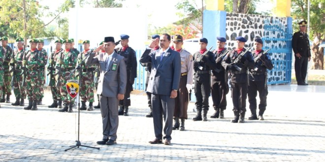 Ketua Pengadilan Negeri Waingapu Pimpin Upacara Ziarah Nasional di Taman Makam Pahlawan Umbu Ndawa Kareuk Dalam Rangka Memperingati HUT RI ke 73