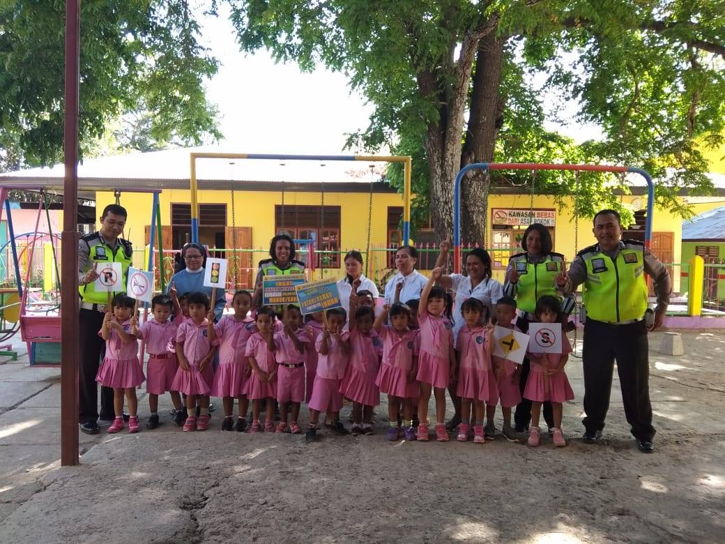 Senangnya Anak-anak TK Kuntum Bahagia, Diajari Rambu-rambu Lalu Lintas oleh Unit Dikyasa Sat Lantas Polres Belu