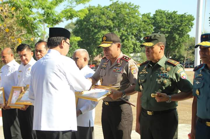 Kapolda NTT Terima Penghargaan dari Mendagri di Puncak HUT BNPP ke 8 Tahun 2018