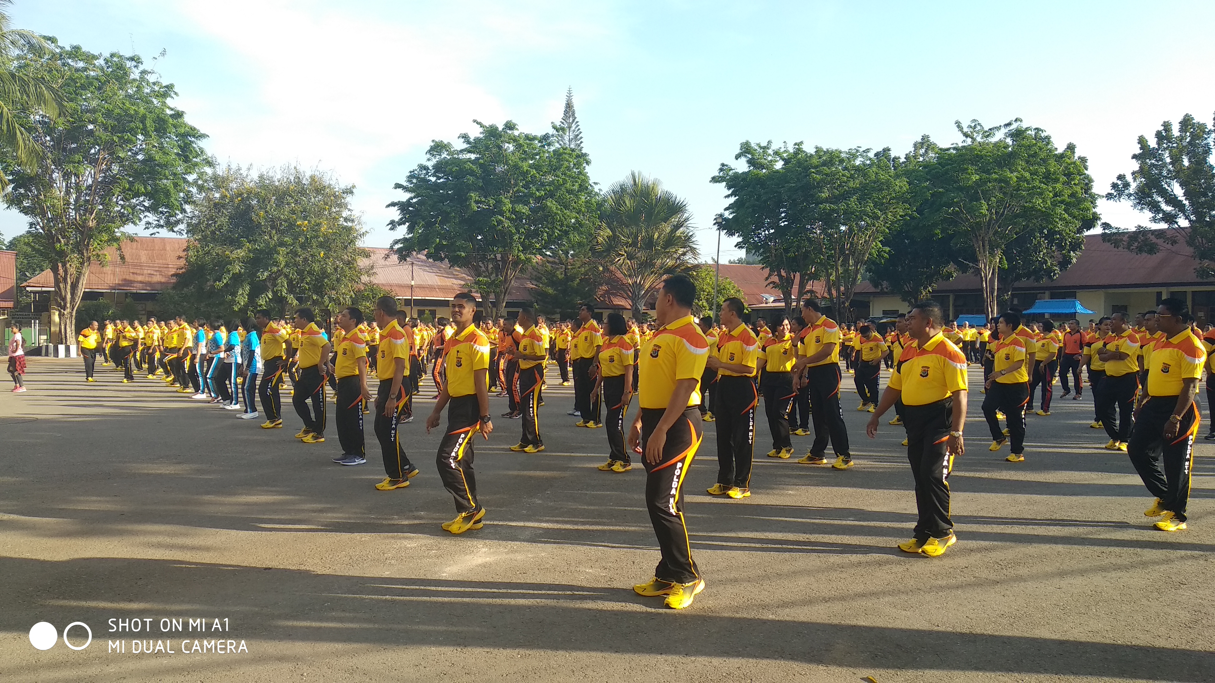 Jumat Sehat, Personil Polda NTT Senam Aerobik Bersama