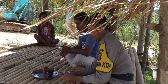 Bhabinkamtibmas Polsek Wewewa Selatan Sambangi Warga Desa Weewula