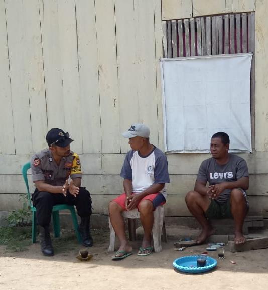 SAMBANG KE RUMAH WARGA, BRIGPOL STANISLAUS TANDI HIMBAU JAGA KAMTIBMAS