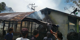 Diduga korsleting listrik, satu rumah dilalap api