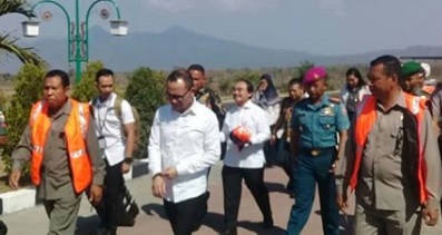 Menteri Ketenagakerjaan Ri Bapak Muhammad Hanif Dakiri Tiba Di Maumere, Kab. Sikka