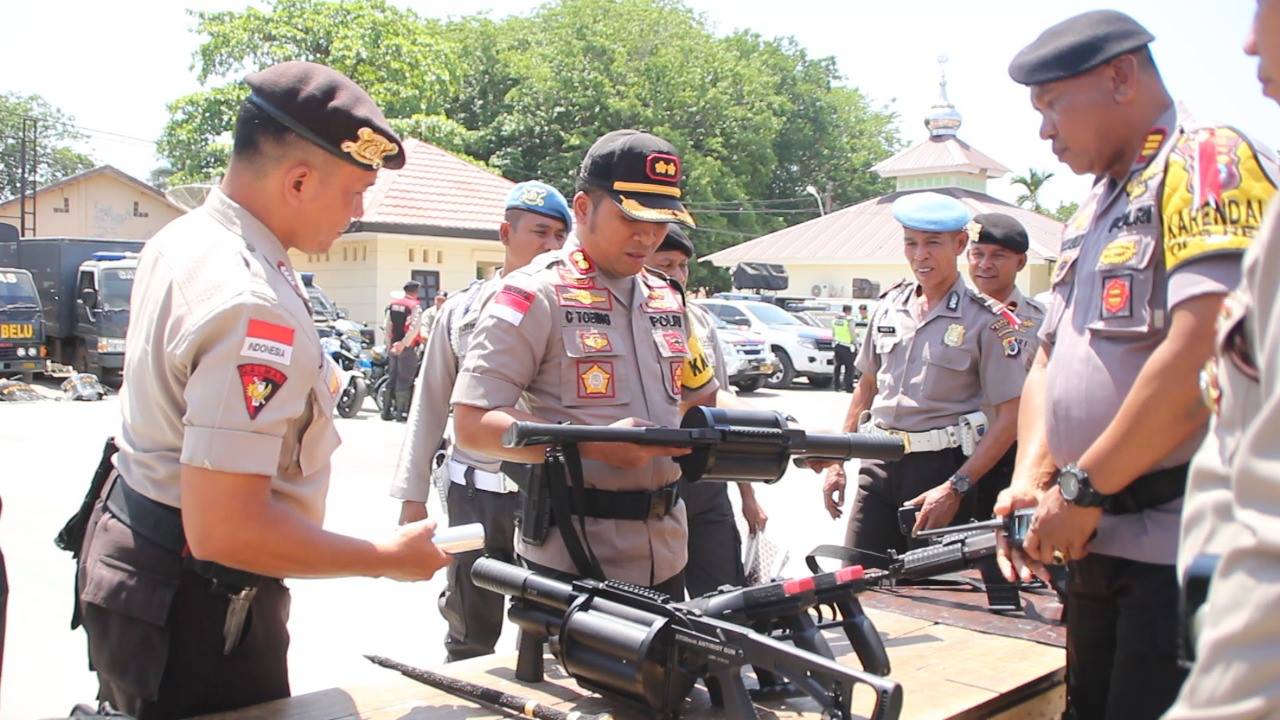 Polres Belu Gelar apel pengecekan Alat Material Perlengkapan Khusus Dalam Rangka Pengamanan Pemilu 2019