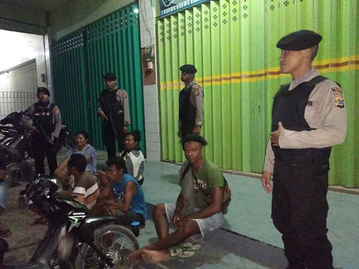 Patroli Dialogis,  Dalmas Polres Belu Minta Masyarakat Batasi Waktu Kalau Nongkrong di Jalan