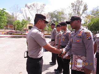 Kapolres TTU Beri Penghargaan dan Bantuan  Bagi Personilnya