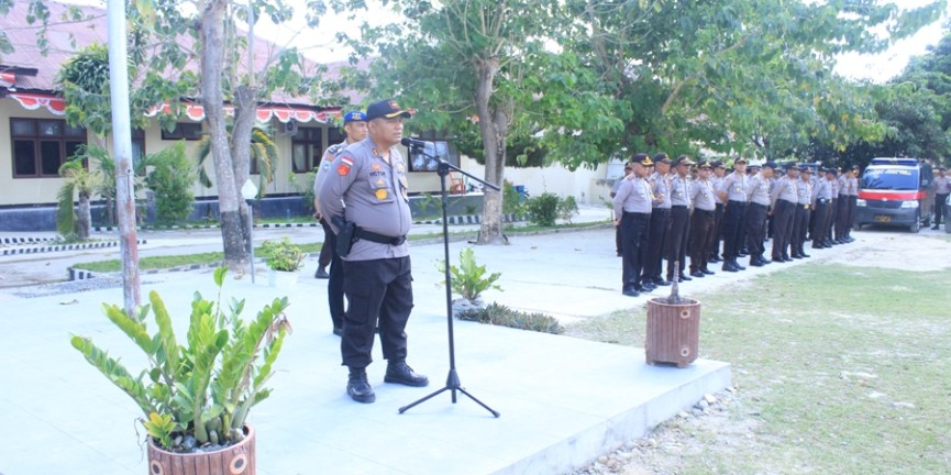 Kapolres Sumba Timur Ajak Anggotanya turut serta mengambil bagian dalam membantu korban bencana alam yang terjadi di Lombok maupun di Kota Palu dan Donggala