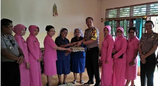 Hari Ini, Kapolres Sikka Dan Ibu Kunjungi 3 Panti Rehabilitasi, Panti Penyandang Cacat Dan Panti Asuhan