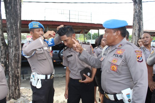 Cek Kerapian Personil, Provos Polda NTT Lakukan Hal Ini