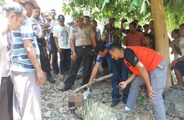 Olah TKP, Polsek Malaka Tengah Temukan Ini di Mayat Wanita Yang Tewas Gantung Diri di Pohon