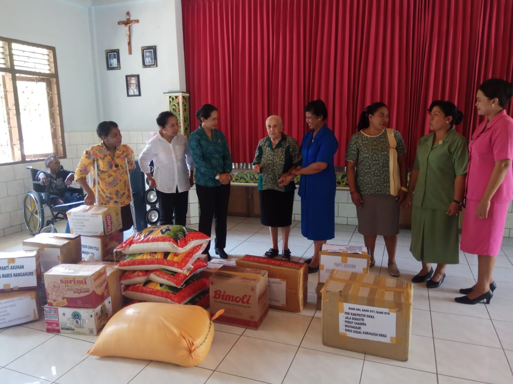 Peringati Hari Pahlawan, Ibu-ibu Forkopimda Sikka Gelar Anjangsana kedua unit Panti Rehabilitasi Penyandang Cacat