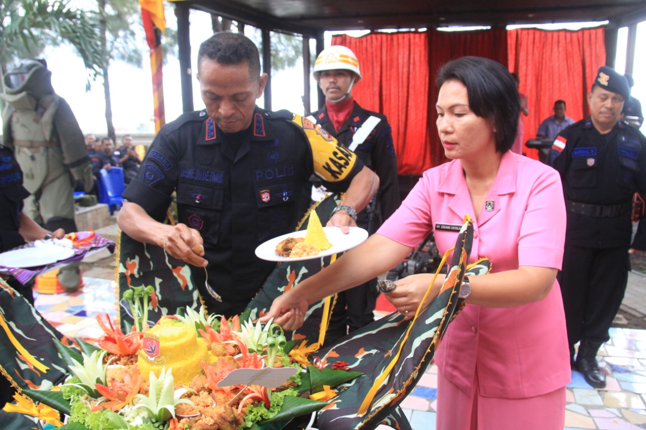 HUT Gegana Korps Brimob Polri, Empat Anggota Gegana NTT Terima Penghargaan