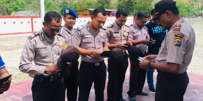 Bersama Kanit Provos, Kapolsek Kolbano Periksa Gampol Personil