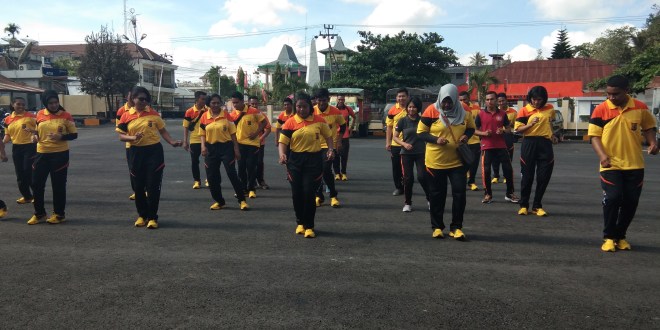 Joget Bersama Ala Polres Sumba Barat