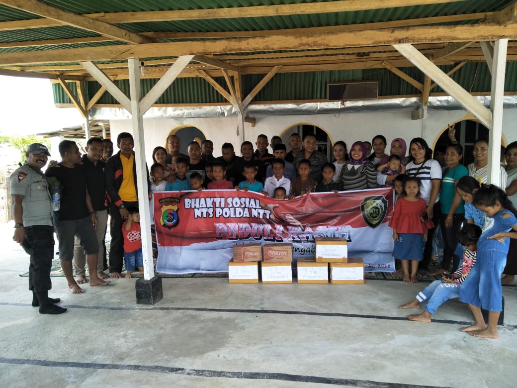 11 Tahun Mengabdi, NTS NTT Polres Sumba Barat Berbagi Kasih dengan Anak Yatim Piatu