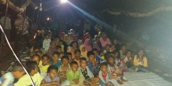 Hibur Masyarakat Korban Puting Beliung, Pelita Mabar Bersama Polres Mabar Gelar Nobar