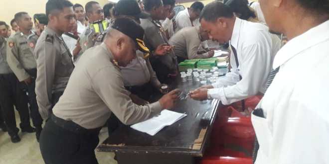 Antisipasi Penyalahgunaan Narkoba, Anggota Polres Sumba Timur Tes Urine