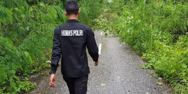 Hujan Deras Disertai Angin Kencang Landa Sumba, Kapolres Imbau Warga untuk Waspada