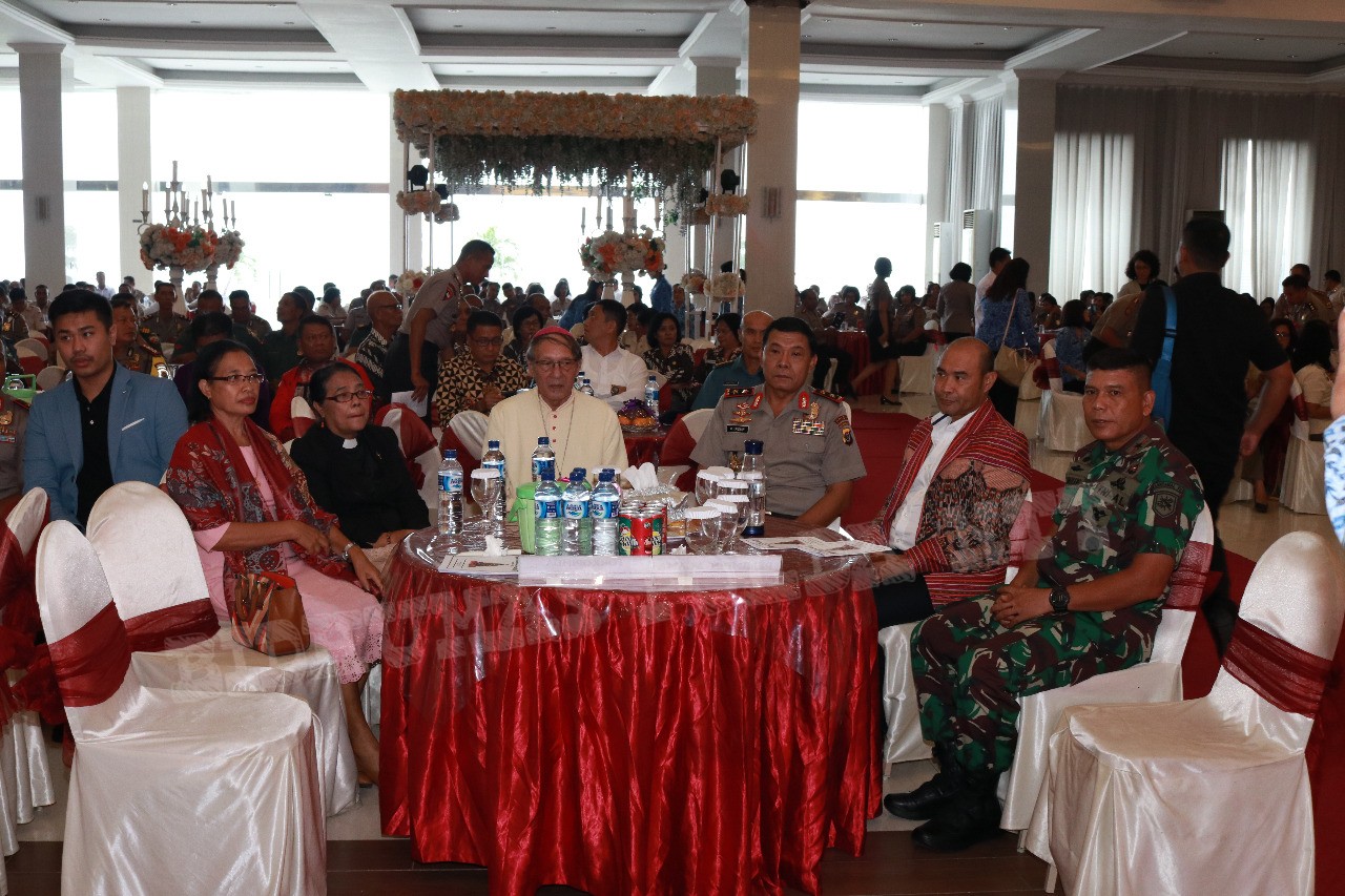 Keluarga Besar Polda NTT Rayakan Natal Bersama