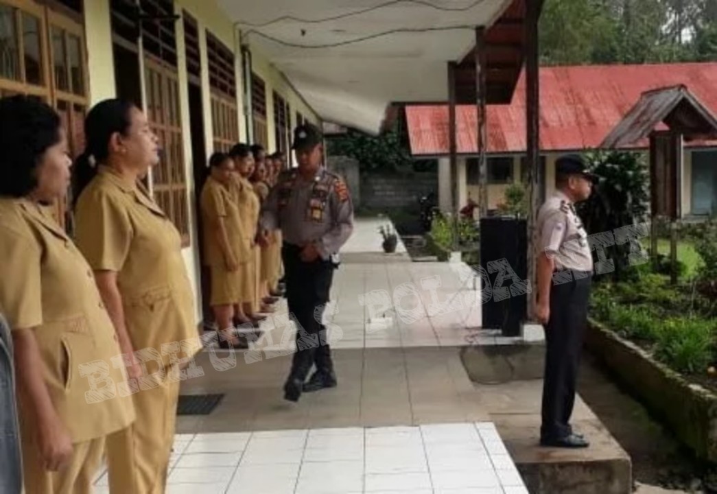 Kasat Binmas Melaksanakan Penyuluhan dan Sosialisasi Bahaya Narkoba di SMAK Bajawa